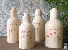 Charger l'image dans la galerie, Bouteille carafe pichet coeur nature terre émaillée céramique modelage artisanat artisan local atelier sababou sistadrum.com