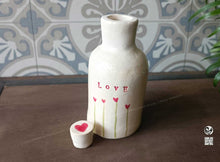 Charger l'image dans la galerie, Bouteille carafe pichet coeur nature terre émaillée céramique modelage artisanat artisan local atelier sababou sistadrum.com