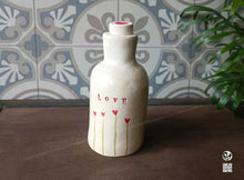 Charger l'image dans la galerie, Bouteille carafe pichet coeur nature terre émaillée céramique modelage artisanat artisan local atelier sababou sistadrum.com