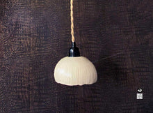 Charger l'image dans la galerie, Luminaire lampe suspension baladeuse lumière céramique artisanale artisan fait main argile grès écru doré corde naturelle sistadrum.com atelier sababou terre