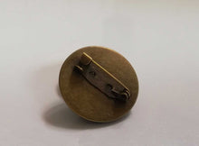 Charger l'image dans la galerie, Broche cabochon Vinyle jaune "Les petits +"