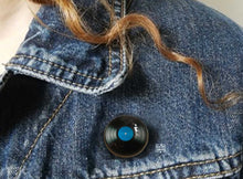 Charger l'image dans la galerie, broche cabochon vinyle musique