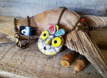 Charger l'image dans la galerie, Chouette hibou pendentif collier artisanal terre argile sababou sista drum