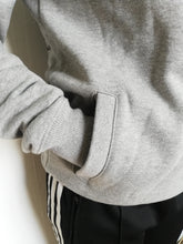 Charger l'image dans la galerie, sweat gris sweet soundman sista drum textile personnalisé reggae