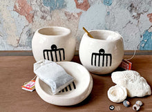 Charger l'image dans la galerie, service à thé ensemble artisanat céramique terre émaillée service à thé adinkra afrique modelage sista drum sistadrum.comatelier sababou made in france