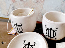 Charger l'image dans la galerie, service à café service à thé décoration vaisselle artisanat céramique terre émaillée adinkra afrique atelier sababou sistadrum.com poterie modelage cours particuliers