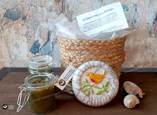 Charger l'image dans la galerie, Raku galet exfoliant bien-être soin beauté savon noir céramique sistadrum.com ateliersababou