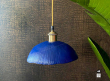 Charger l'image dans la galerie, Luminaire lampe suspension baladeuse lumière céramique artisanale artisan fait main argile grès écru doré corde naturelle sistadrum.com atelier sababou terre Luminaire lampe suspension baladeuse lumière céramique artisanale artisan fait main argile grès écru doré corde naturelle sistadrum.com atelier sababou terre