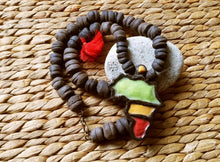 Charger l'image dans la galerie, Collier Rasta Reggae terre argile fait main