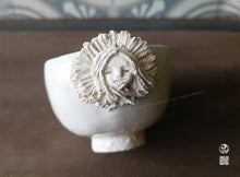 Charger l'image dans la galerie, Tasse terre cuite artisanal artisan argile commère café thé inuit visage atelier sababou@gmail.com sistadrum.com céramique