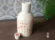 Charger l&#39;image dans la galerie, Bouteille carafe pichet coeur nature terre émaillée céramique modelage artisanat artisan local atelier sababou sistadrum.com
