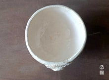 Charger l&#39;image dans la galerie, Tasse terre cuite artisanal artisan argile commère café thé inuit visage atelier sababou@gmail.com sistadrum.com céramique
